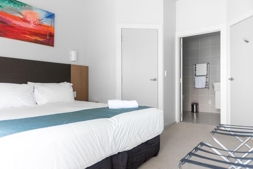 Vr Takapuna Auckland Bagian luar foto A bedroom at the Mantra on Lake