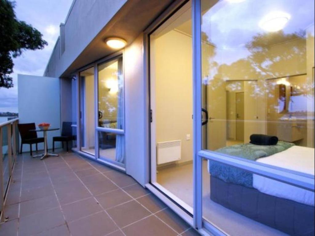 Vr Takapuna Auckland Bagian luar foto A typical apartment at the hotel