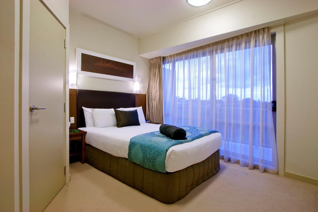 Vr Takapuna Auckland Bagian luar foto A bedroom at the Mantra on Lakeview