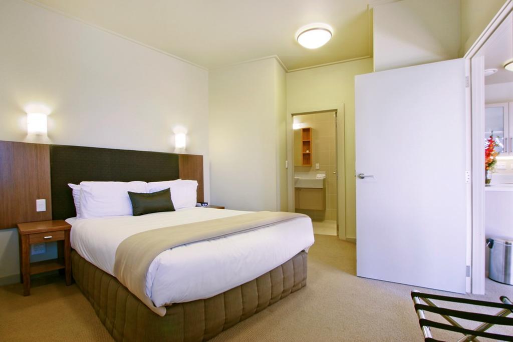 Vr Takapuna Auckland Bagian luar foto A typical bedroom at the hotel