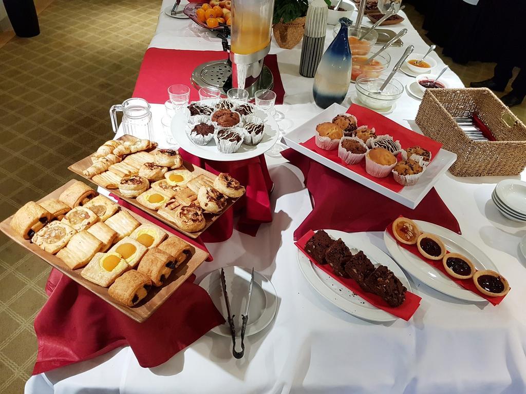 Vr Takapuna Auckland Bagian luar foto A selection of afternoon tea items